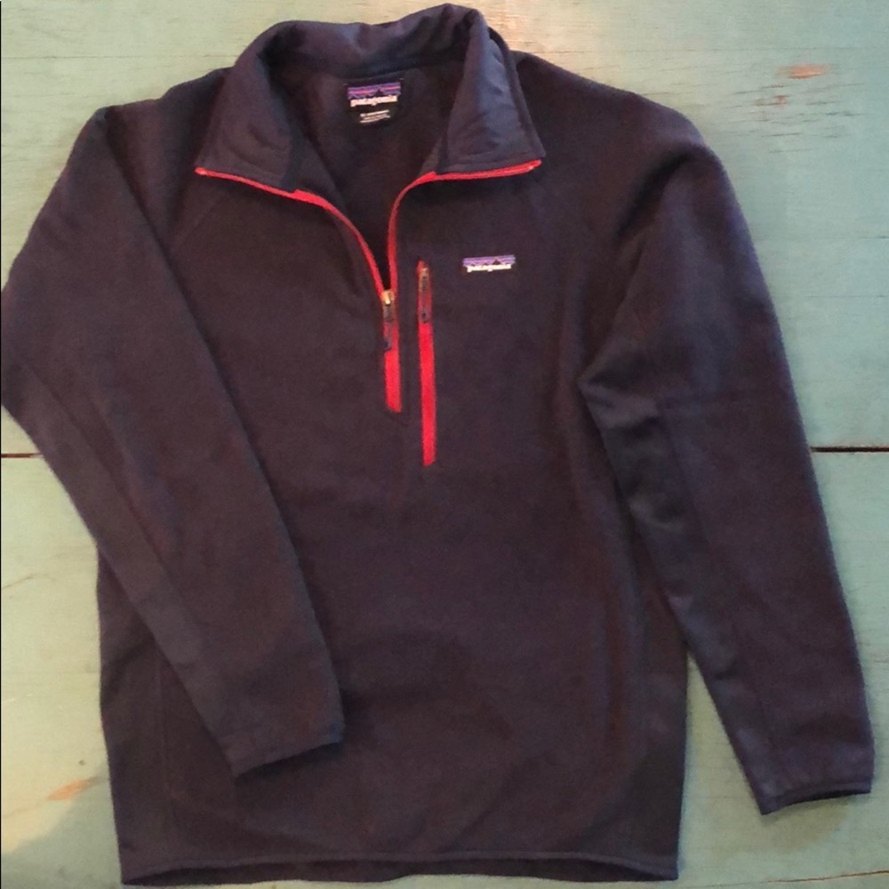 Men’s dark blue Patagonia half-zip pullover